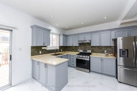 82 Via Romano Way, Brampton, ON L6P 1K2