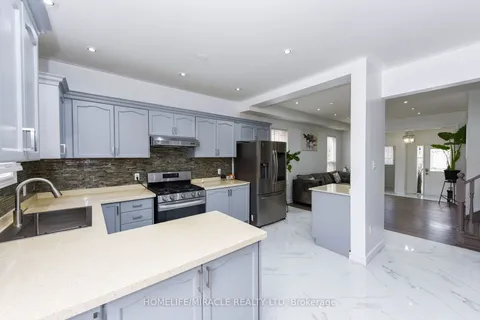 82 Via Romano Way, Brampton, ON L6P 1K2