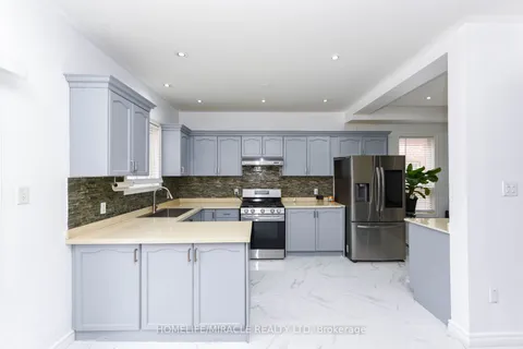 82 Via Romano Way, Brampton, ON L6P 1K2