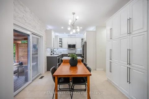 3246 Sharp Rd, Burlington, ON L7M 0J4