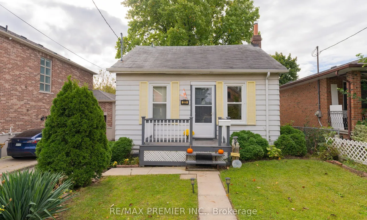 223 John St, Toronto, ON M9N 1K1