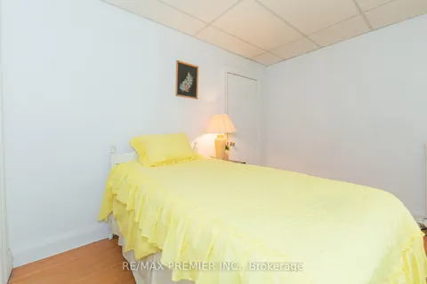 223 John St, Toronto, ON M9N 1K1