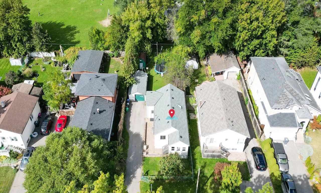 155 Angelene St, Mississauga, ON L5G 1X1