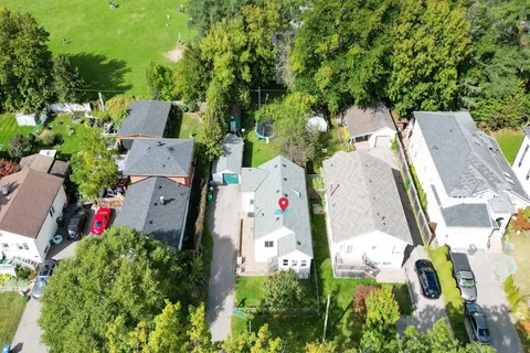 155 Angelene St, Mississauga, ON L5G 1X1