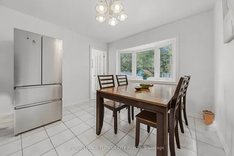 155 Angelene St, Mississauga, ON L5G 1X1