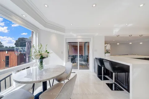 1414 Cawthra Rd, Mississauga, ON L5G 4L2