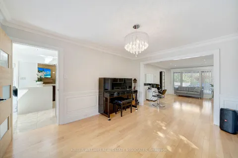 1414 Cawthra Rd, Mississauga, ON L5G 4L2