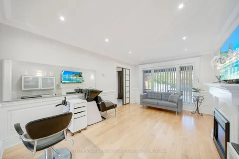 1414 Cawthra Rd, Mississauga, ON L5G 4L2