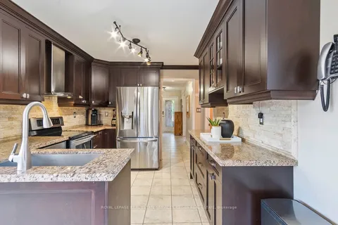 1266 Dexter Cres, Mississauga, ON L5G 4R7