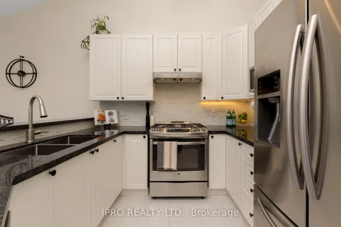 37 Summer Valley Dr, Brampton, ON L6Z 4V3