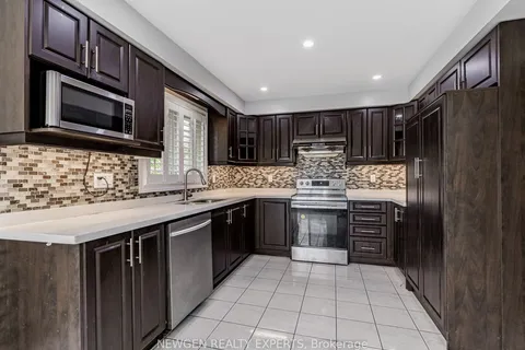 109 Mountainash Rd, Brampton, ON L6R 1H7