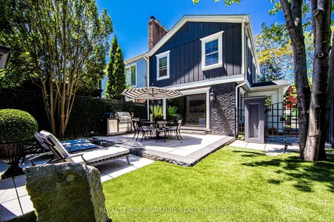 294 Robinson St, Oakville, ON L6J 1G8
