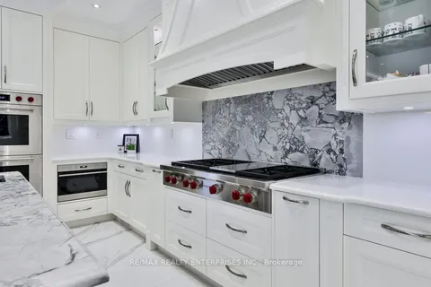 1560 Lorne Wood Rd, Mississauga, ON L5H 3G3