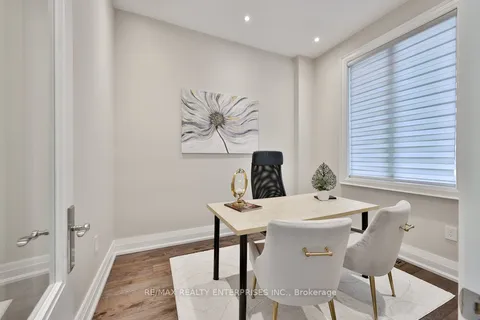 1560 Lorne Wood Rd, Mississauga, ON L5H 3G3