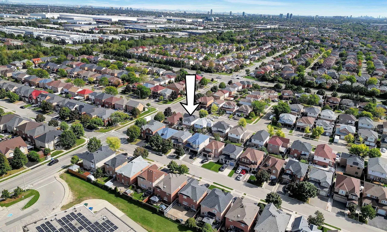 4 Deforest Dr, Brampton, ON L7A 2Y3