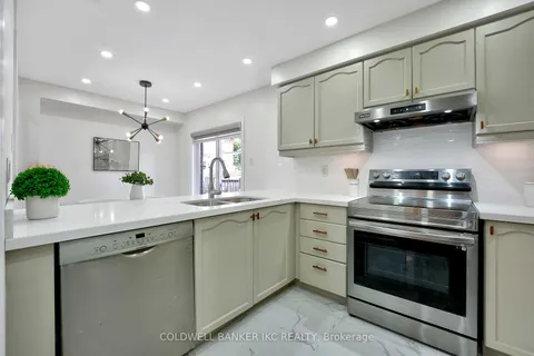 4 Deforest Dr, Brampton, ON L7A 2Y3