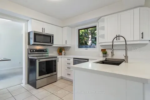 1375 Boulder Creek Cres, Mississauga, ON L5J 4N7