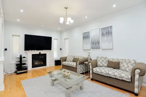 11 Lyndbrook Cres, Brampton, ON L6P 2P1