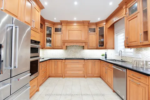 11 Lyndbrook Cres, Brampton, ON L6P 2P1