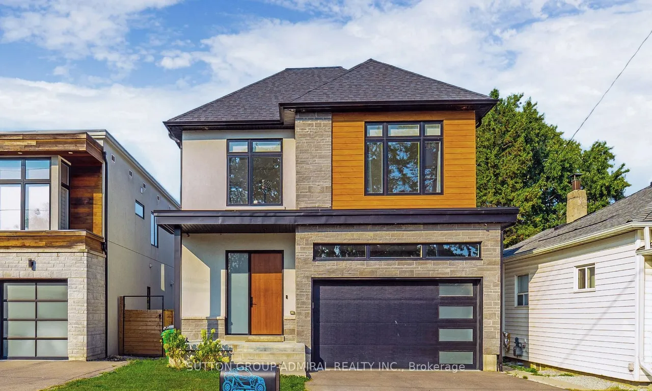 1037 Edgeleigh Ave, Mississauga, ON L5E 2E9