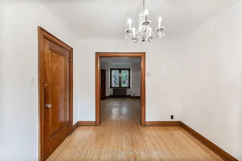 61 Methuen Ave, Toronto, ON M6S 1Z7