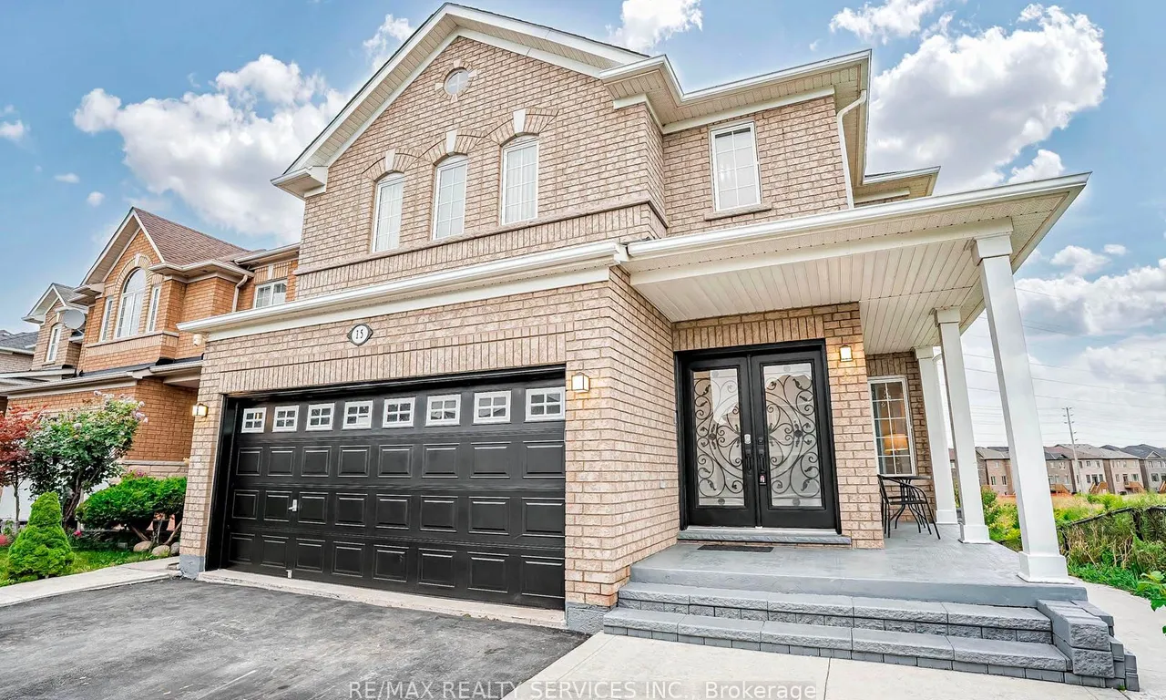 15 Roundstone Dr, Brampton, ON L6X 0K7