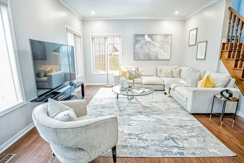 15 Roundstone Dr, Brampton, ON L6X 0K7