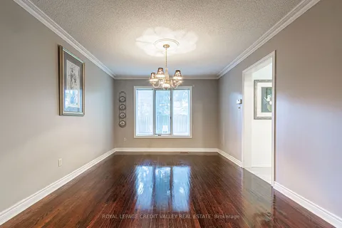 1460 Bancroft Dr, Mississauga, ON L5V 1L6