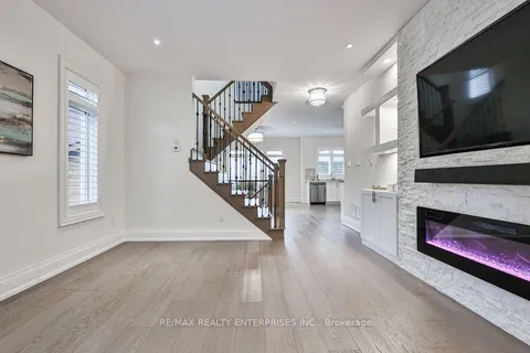 1562 Edencrest Dr, Mississauga, ON L5E 0A5