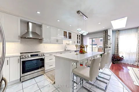 93 Narrow Valley Cres, Brampton, ON L6R 2M4