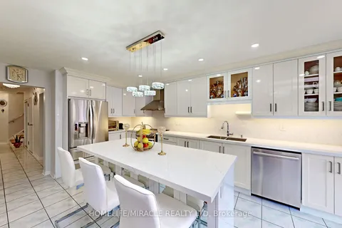 93 Narrow Valley Cres, Brampton, ON L6R 2M4