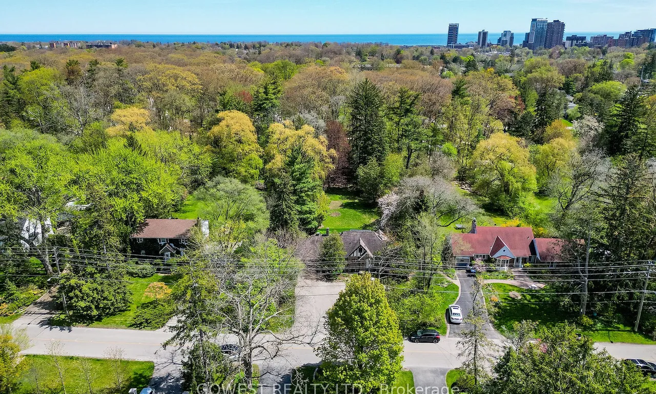 62 Pinewood Tr, Mississauga, ON L5G 2L1