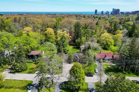 62 Pinewood Tr, Mississauga, ON L5G 2L1