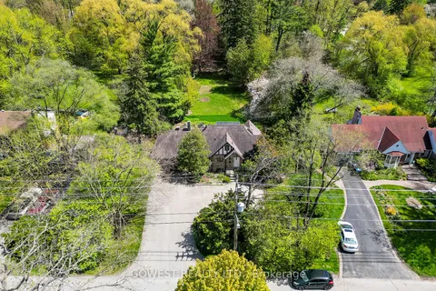62 Pinewood Tr, Mississauga, ON L5G 2L1