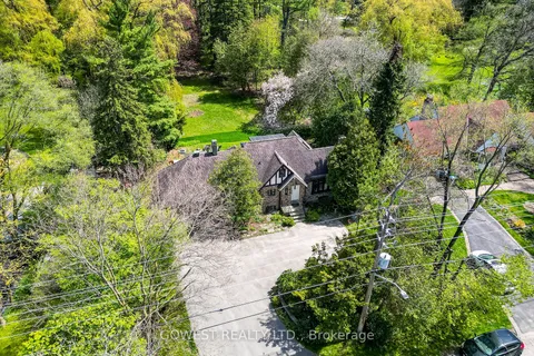 62 Pinewood Tr, Mississauga, ON L5G 2L1