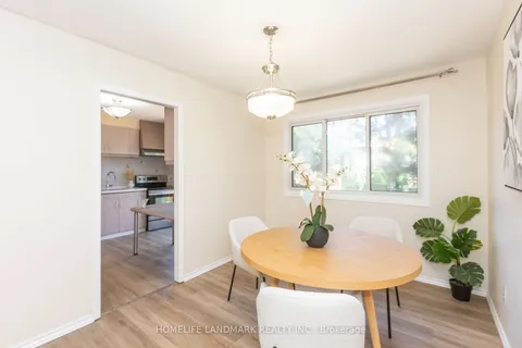 3337 Rhonda Valy, Mississauga, ON L5A 3G2