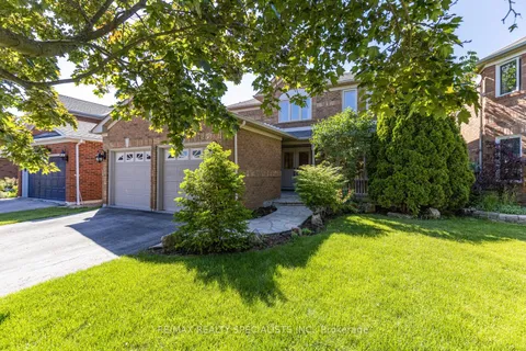 3251 Bloomfield Dr, Mississauga, ON L5N 6X8