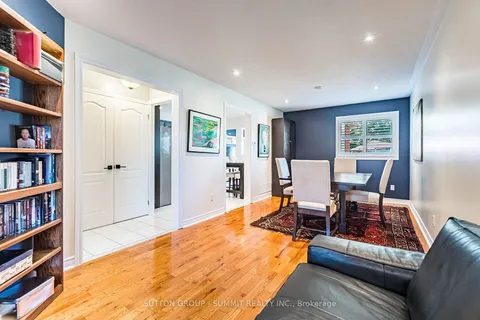 7205 SPYGLASS Cres, Mississauga, ON L5N 7H3