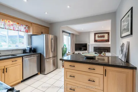 2083 Edgebank Crt, Burlington, ON L7M 2S8