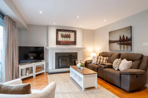 2083 Edgebank Crt, Burlington, ON L7M 2S8