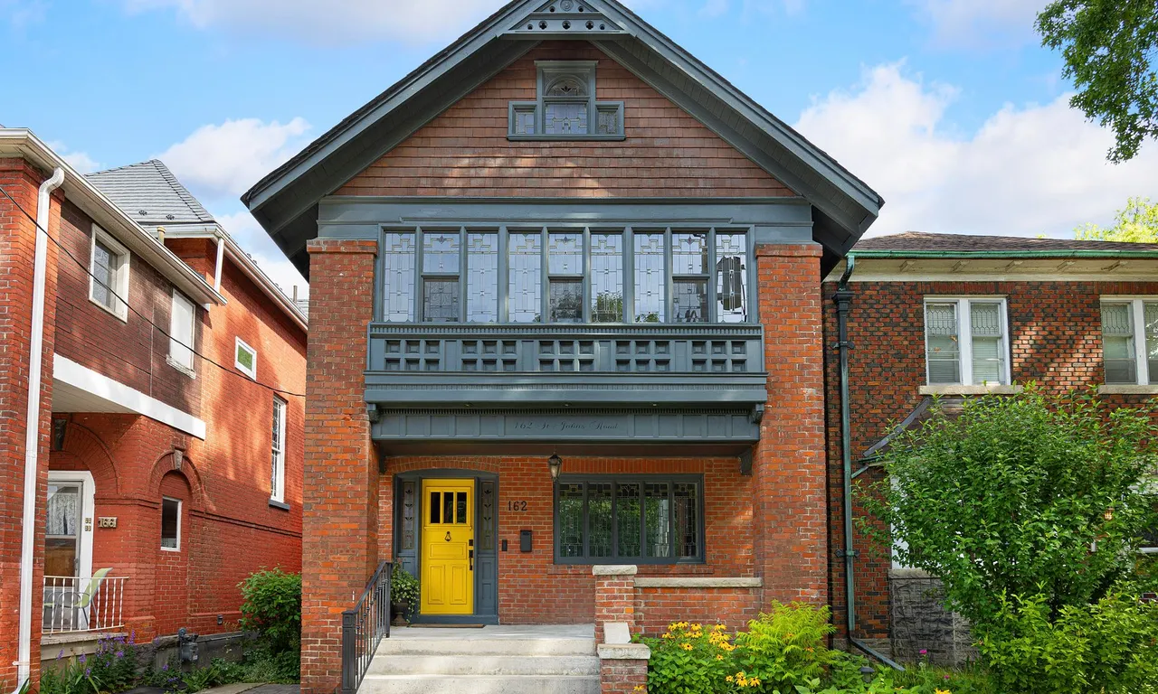 162 St Johns Rd, Toronto, ON M6P 1T9