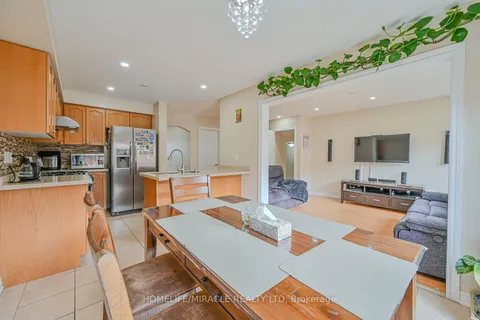 15 Fairwood Circ, Brampton, ON L6R 0X6