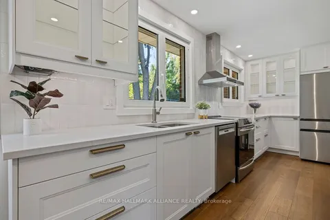 483 Caesar Ave, Oakville, ON L6J 3Z1