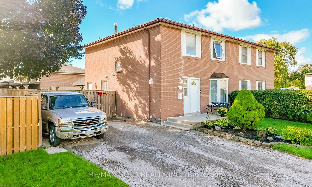 104 Dorchester Dr, Brampton, ON L6T 3E7
