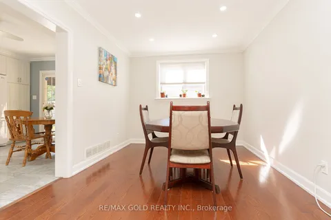 104 Dorchester Dr, Brampton, ON L6T 3E7