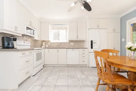 104 Dorchester Dr, Brampton, ON L6T 3E7