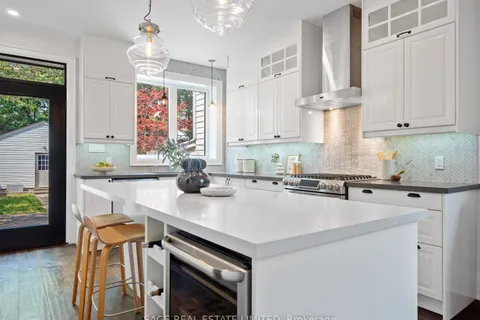 40 Fern Ave, Toronto, ON M6R 1K1