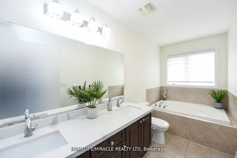 22 Long Branch Tr, Brampton, ON L6P 3V4