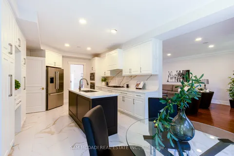 3862 O&apos;neil Gate, Mississauga, ON L5L 5X6