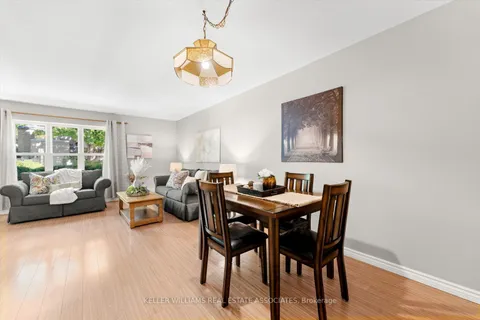 3254 Candela Dr, Mississauga, ON L5A 2T8